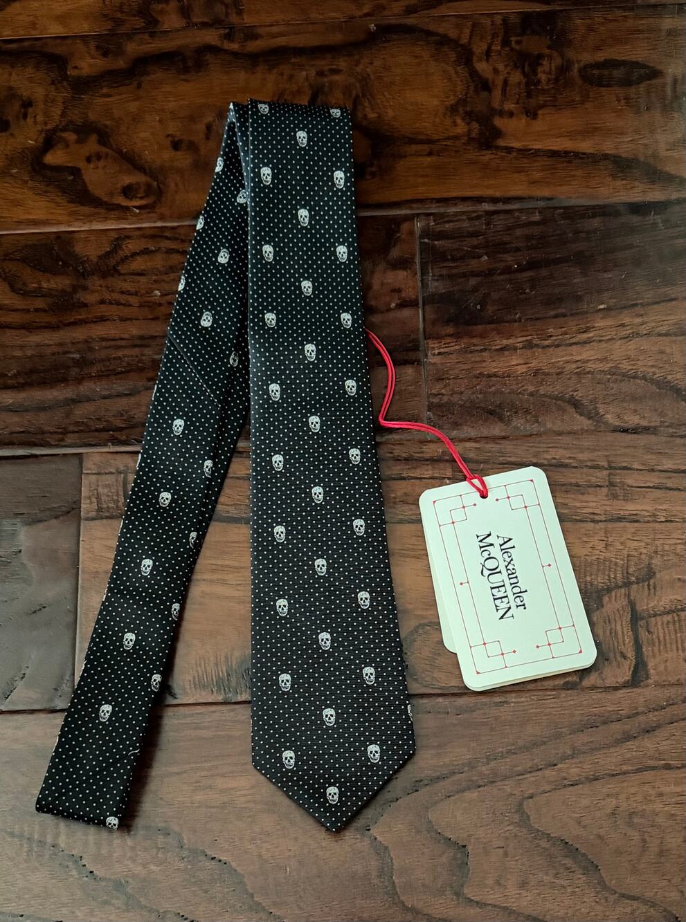 $325 NWT McQueen Skull Patterned Print 100% Silk Black White Slim Tie